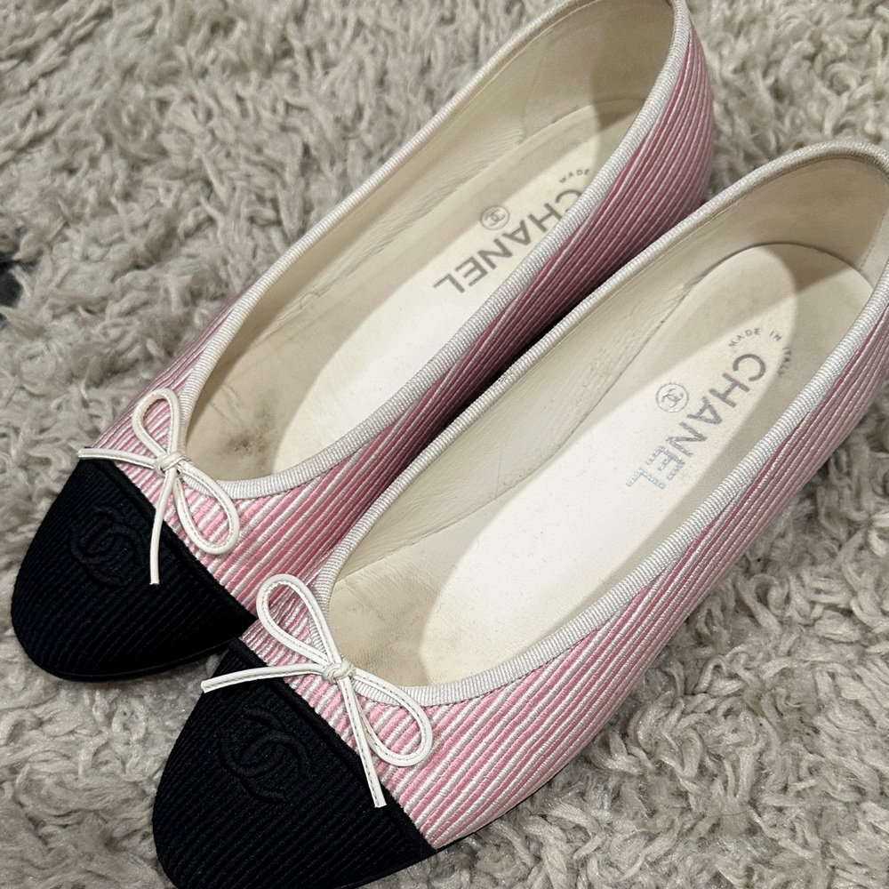 CHANEL Pink & Black Ribbed Bow Ballet Flats - Picture 7 of 7